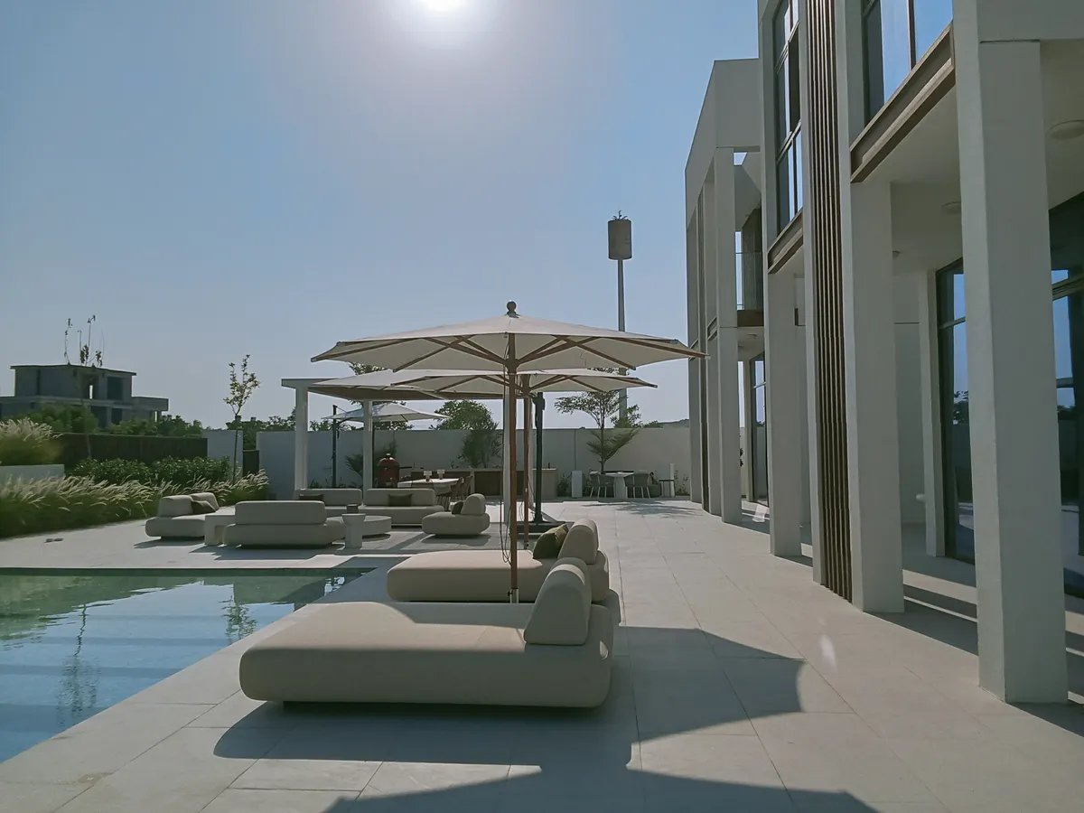 Fortano cantilever umbrella over poolside daybeds with villa and pool view in Jubail Island