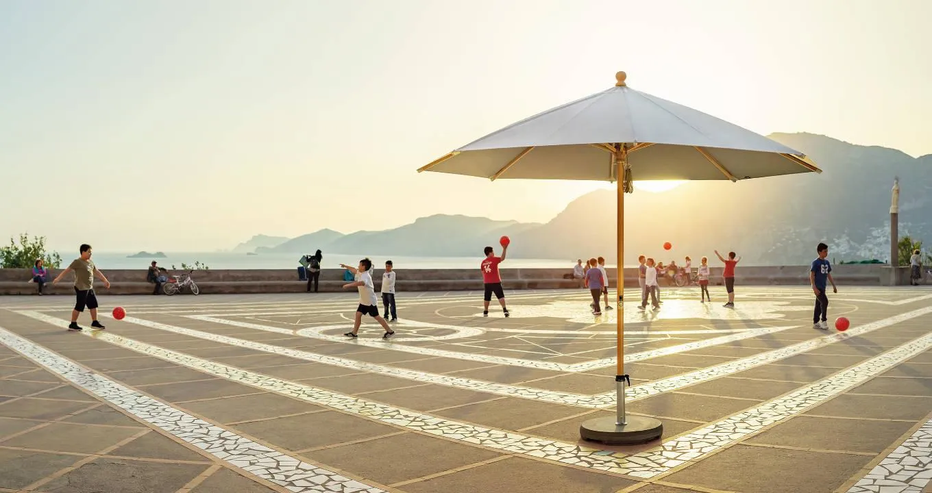 Piazzino umbrella round on a terrace