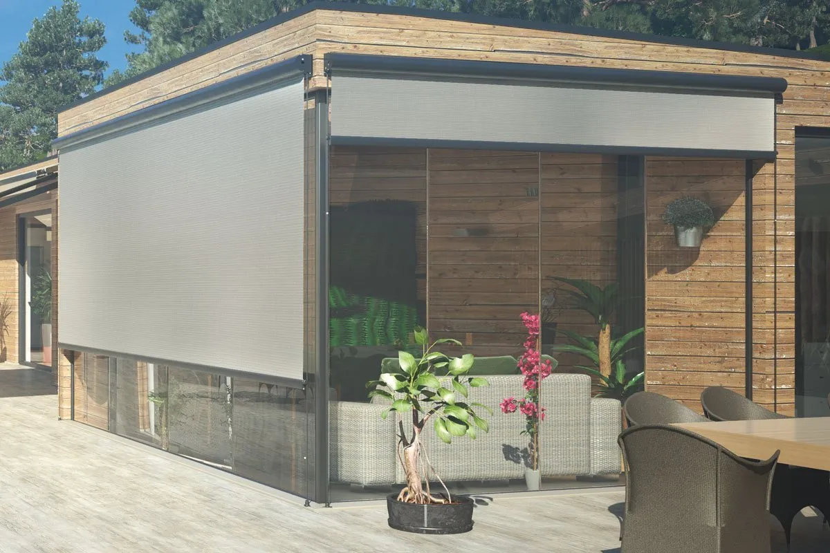 Outdoor screenbox blind