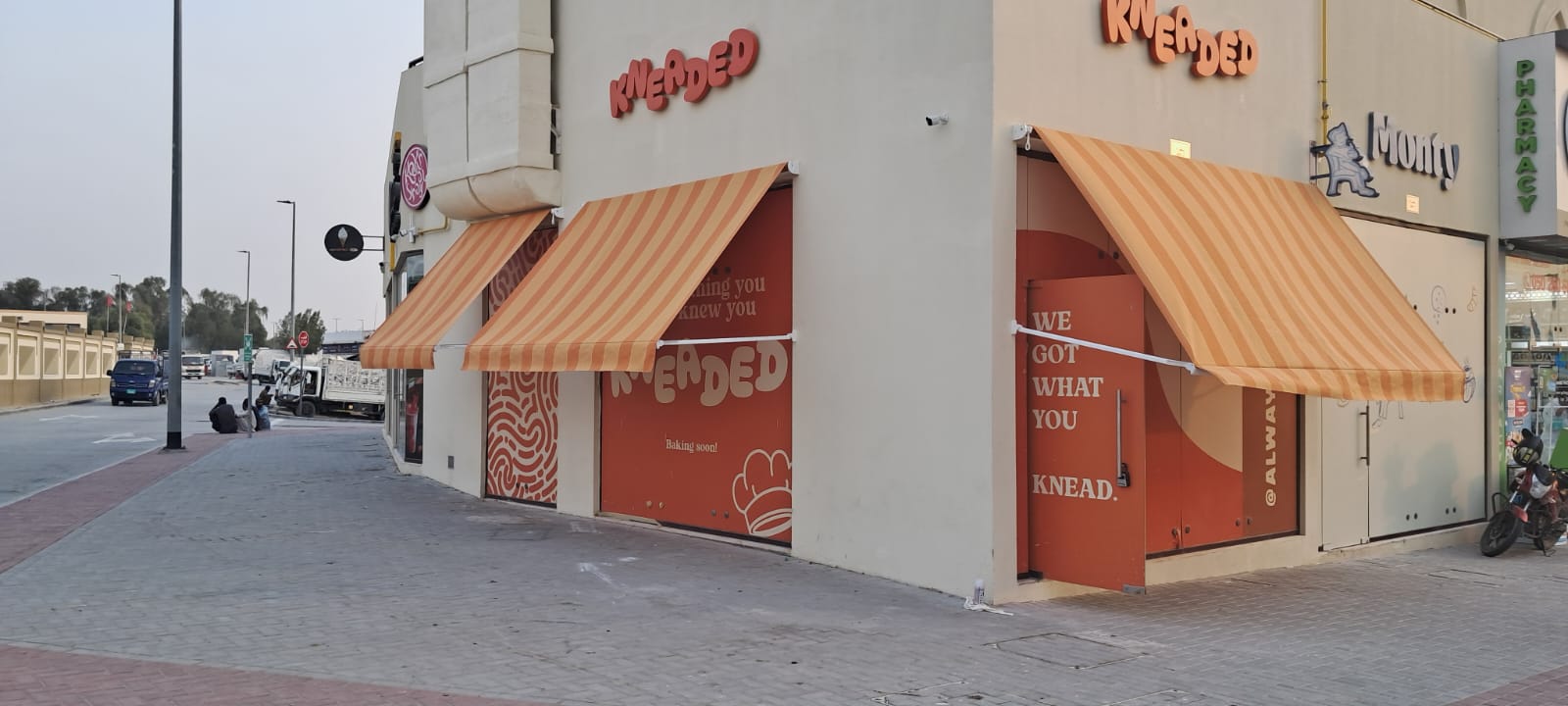 PR7 drop arm awnings for a restaurant
