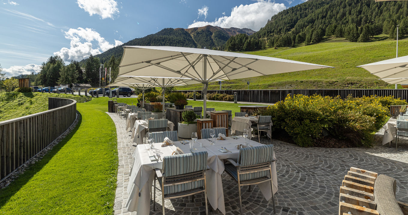 Glatz Castello umbrellas at a restaurant